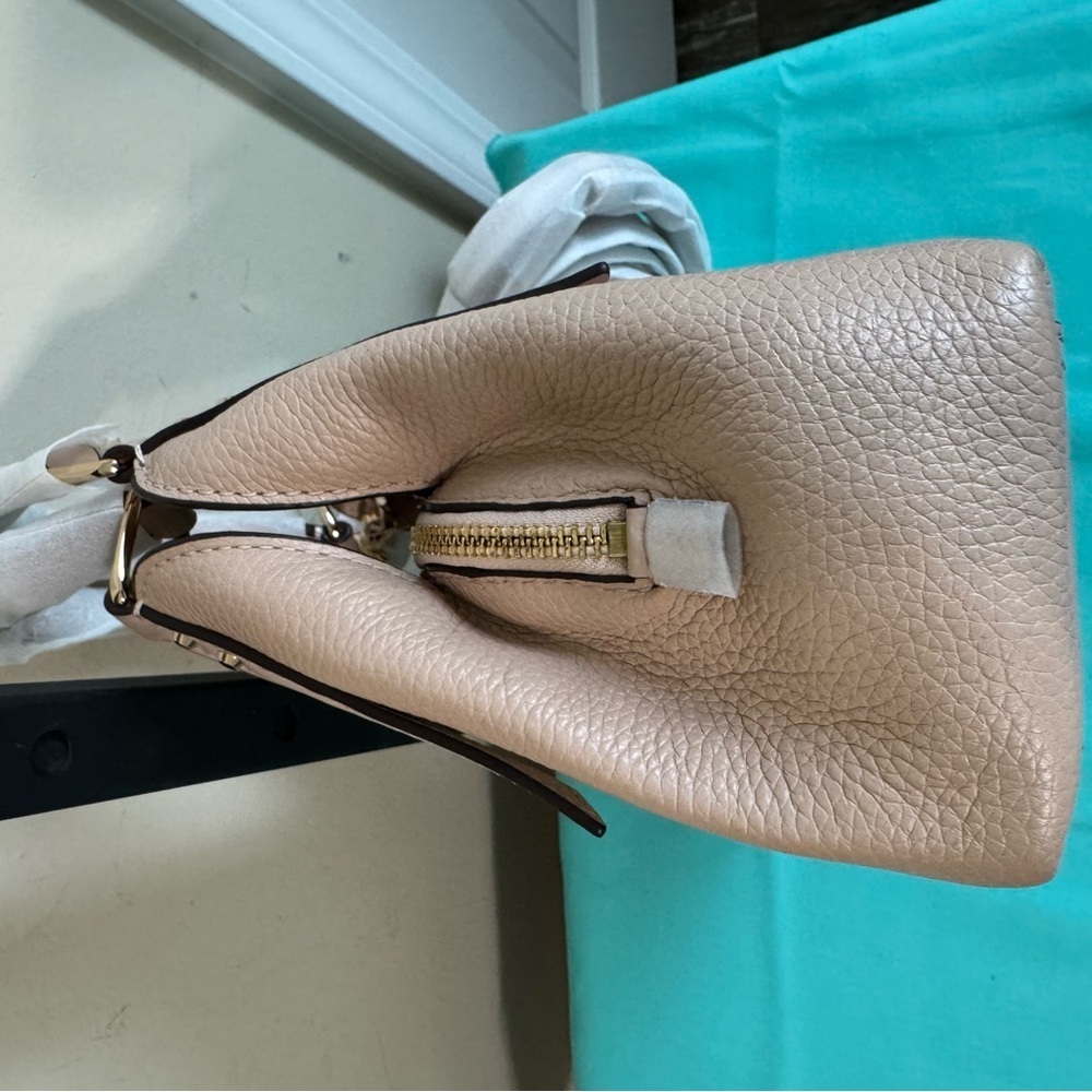 Michael Kors Tan Leather Shoulder Bag - Picture 4 of 9